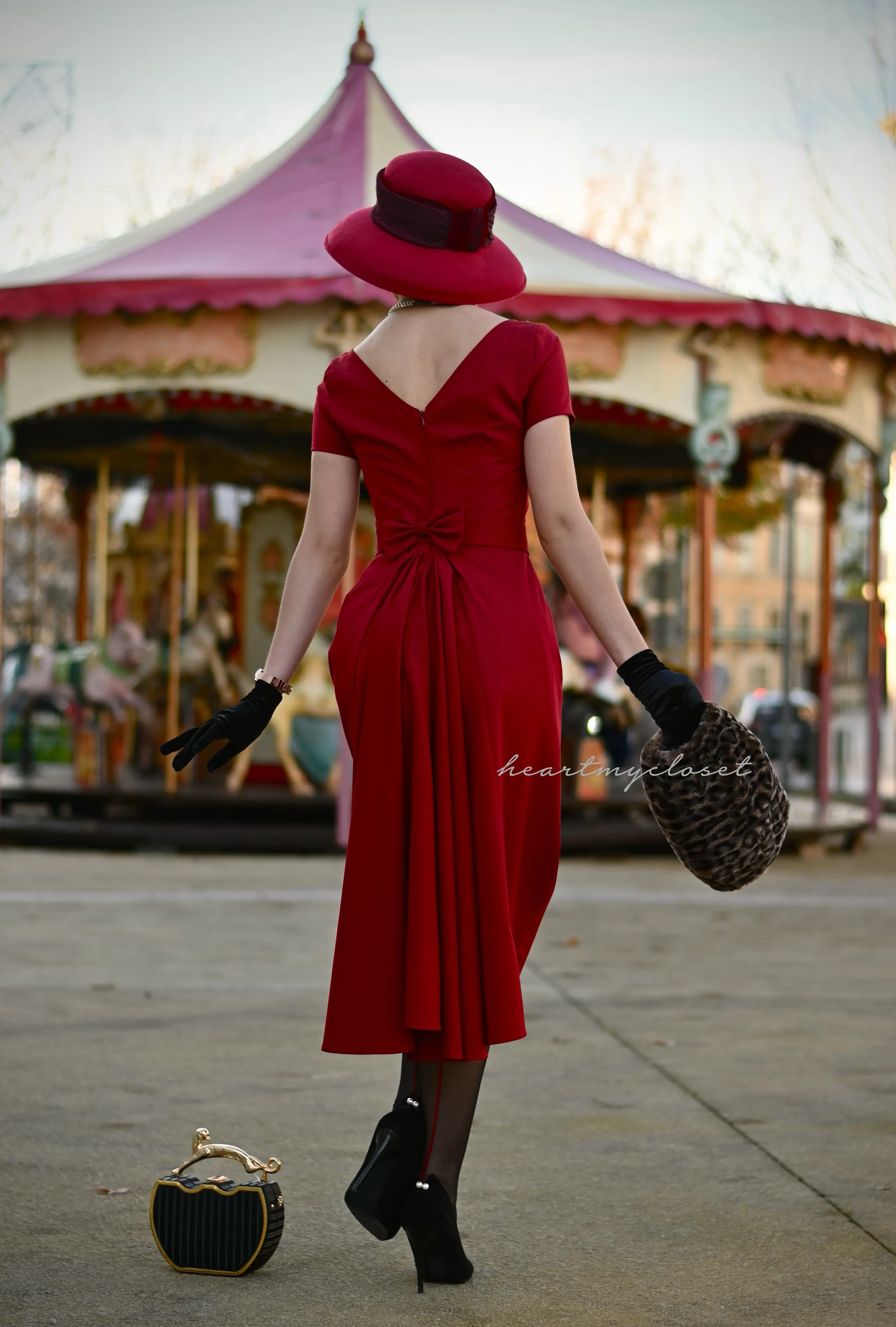 ANNA- 1950s vintage dress with pleat at back