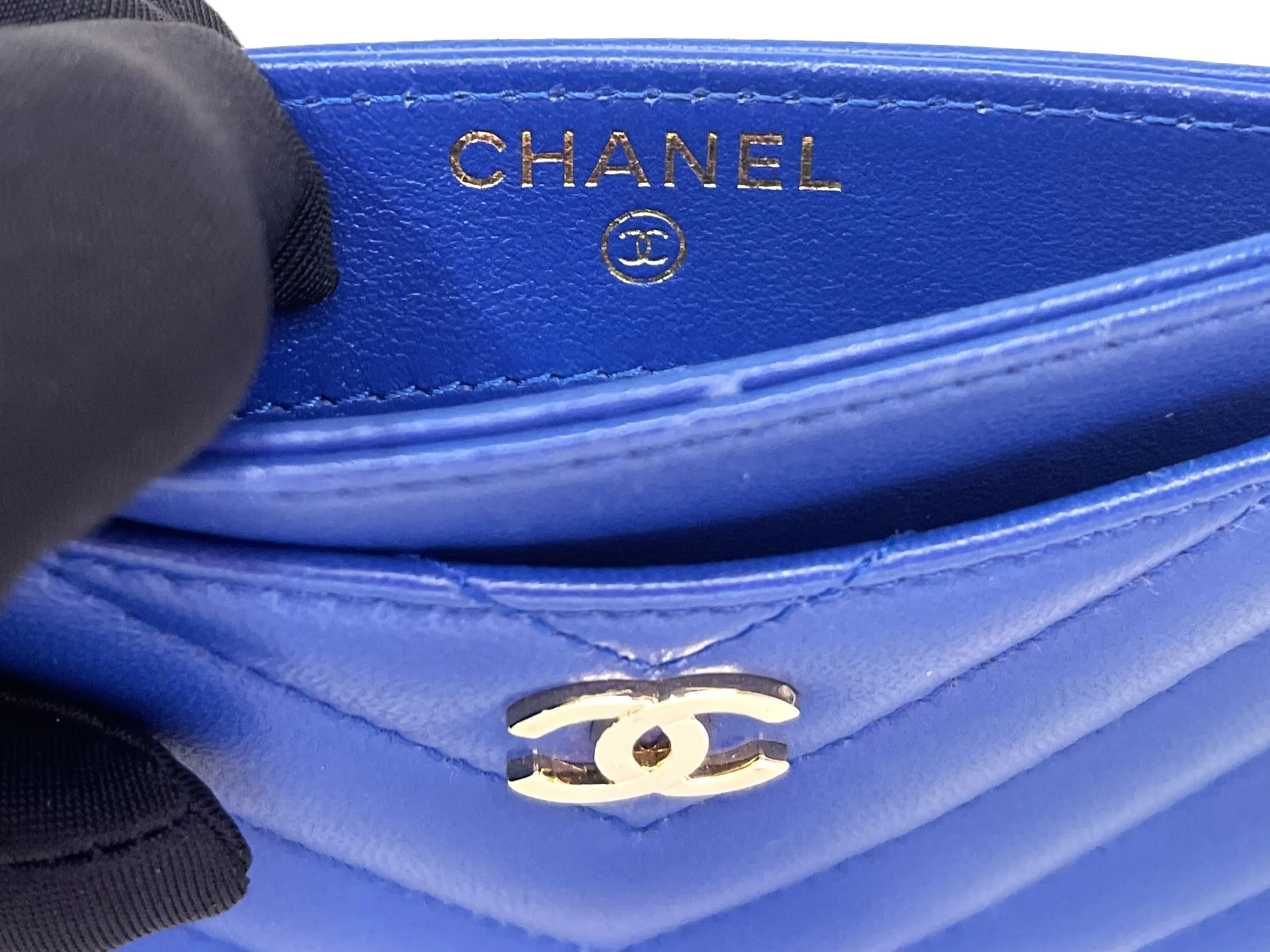 CHANEL BLUE CHEVRON LAMBSKIN CARD HOLDER (2716xxxx) LIGHT GOLD HARDWARE, WITH CARD & BOX