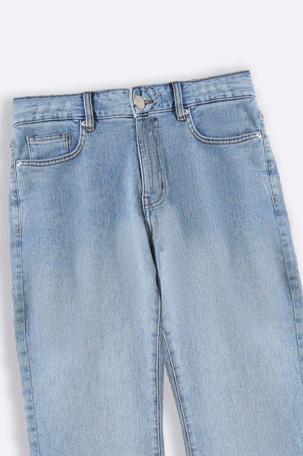 CLASSIC STRAIGHT JEANS