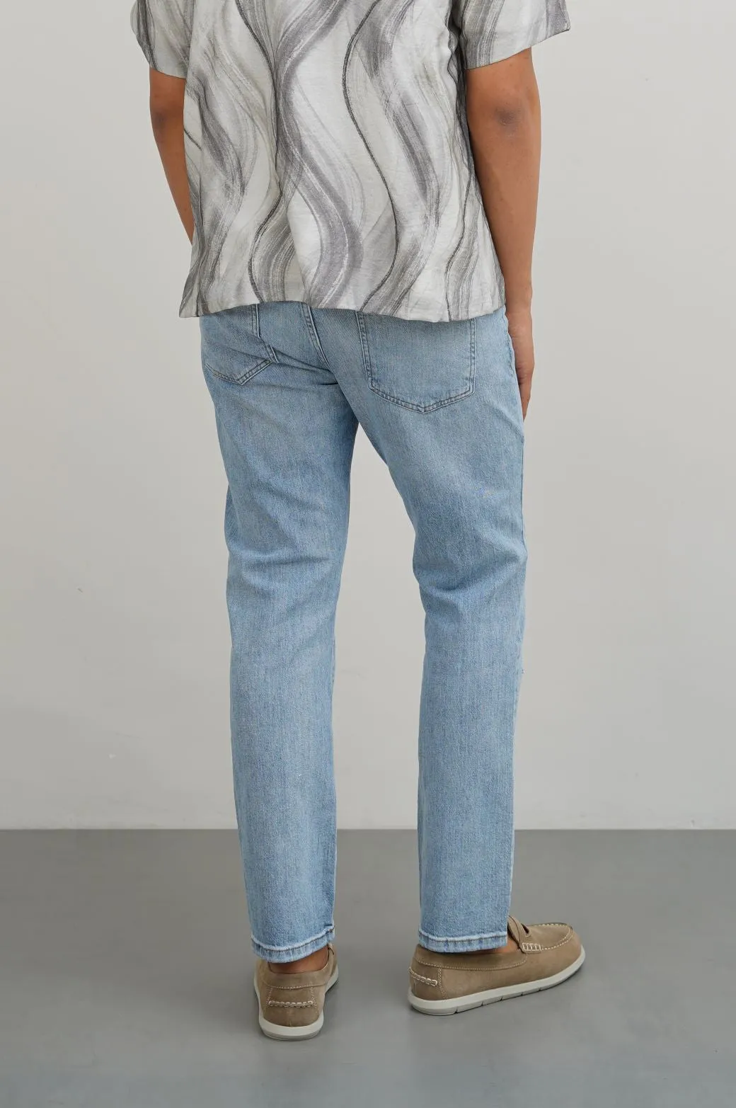 CLASSIC STRAIGHT JEANS