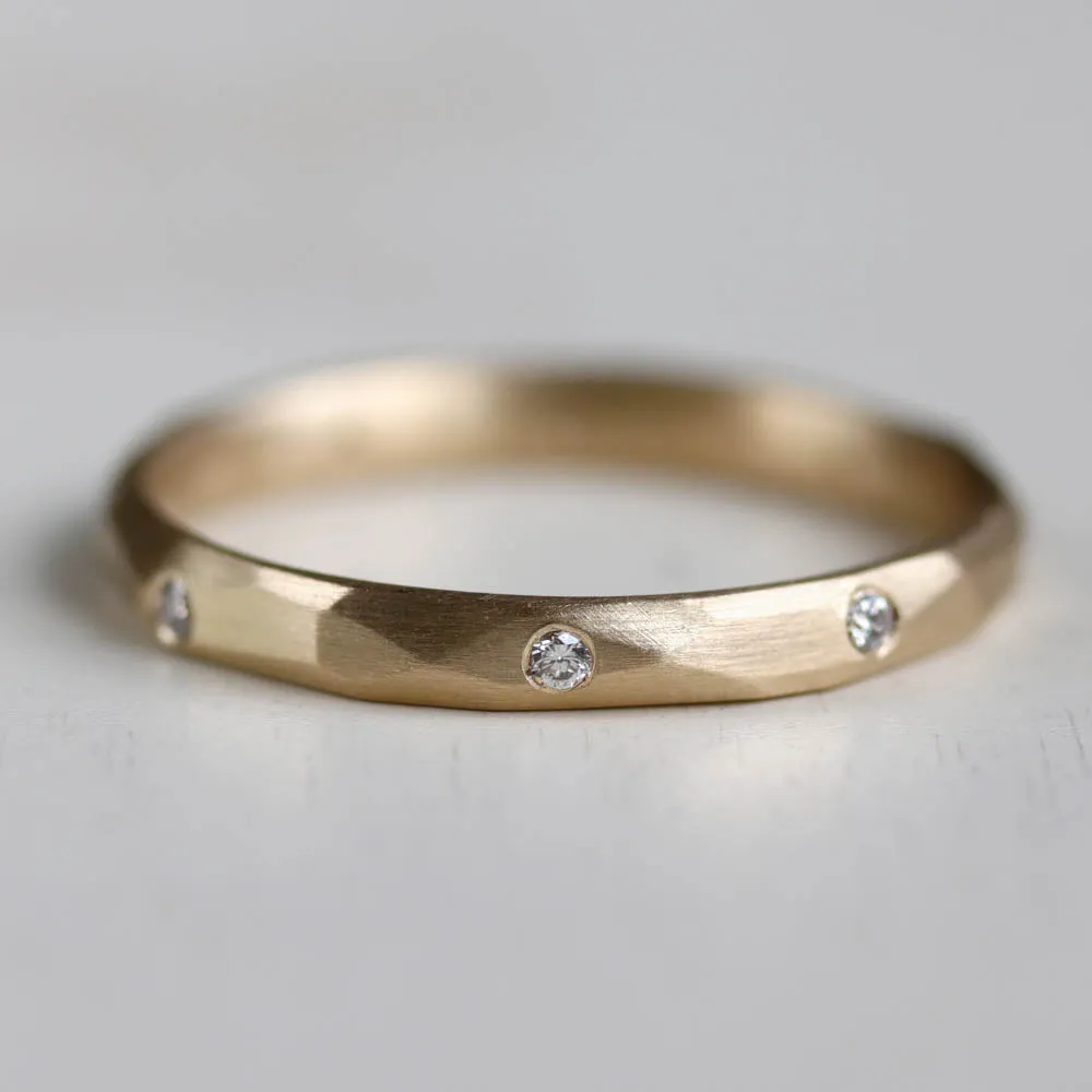 Flush-Set Smooth Faceted Band