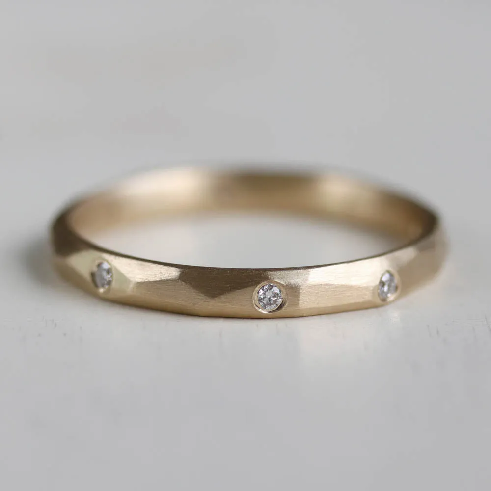 Flush-Set Smooth Faceted Band