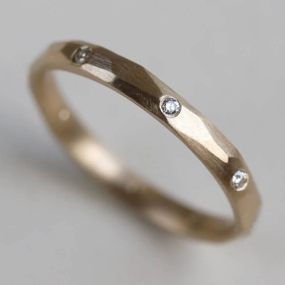 Flush-Set Smooth Faceted Band