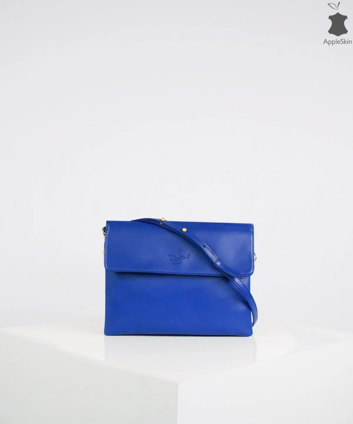 nuuwaï - Vegan Clutch - NIR COBALT BLUE