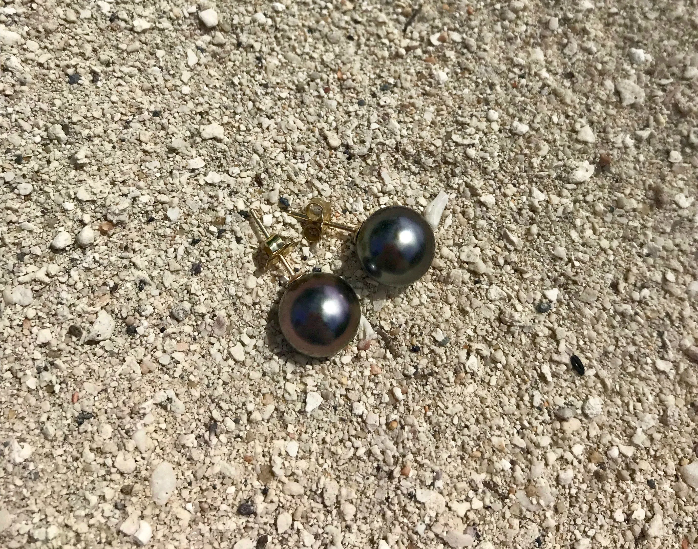 Tahitian Pearl 18kt Stud Earrings