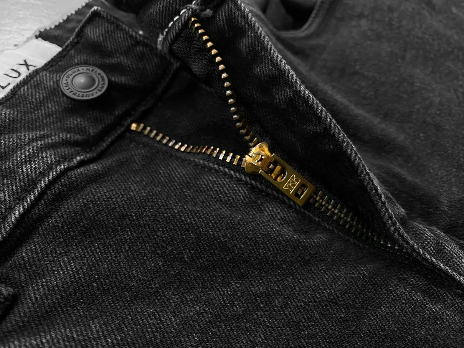 UNION TAPERED - WASHED BLACK.